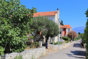 Apartments with a parking space Supetar, Brac - 21655